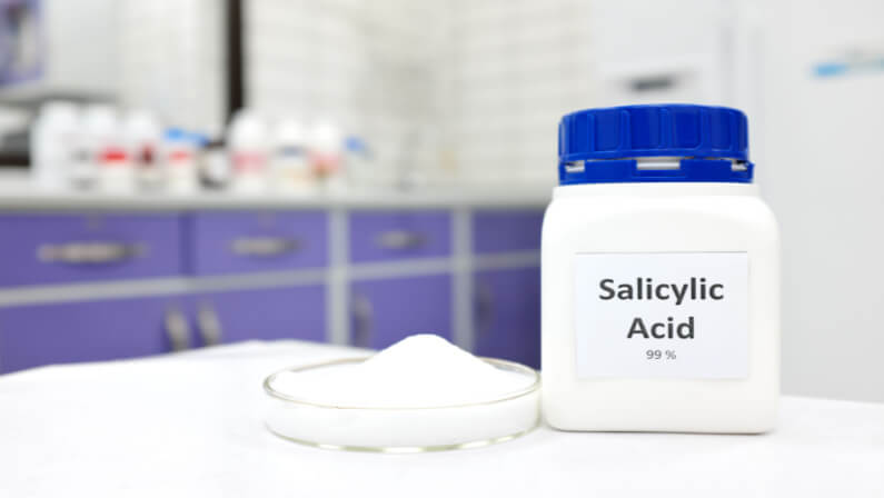 Salicylic acid in a petri dish